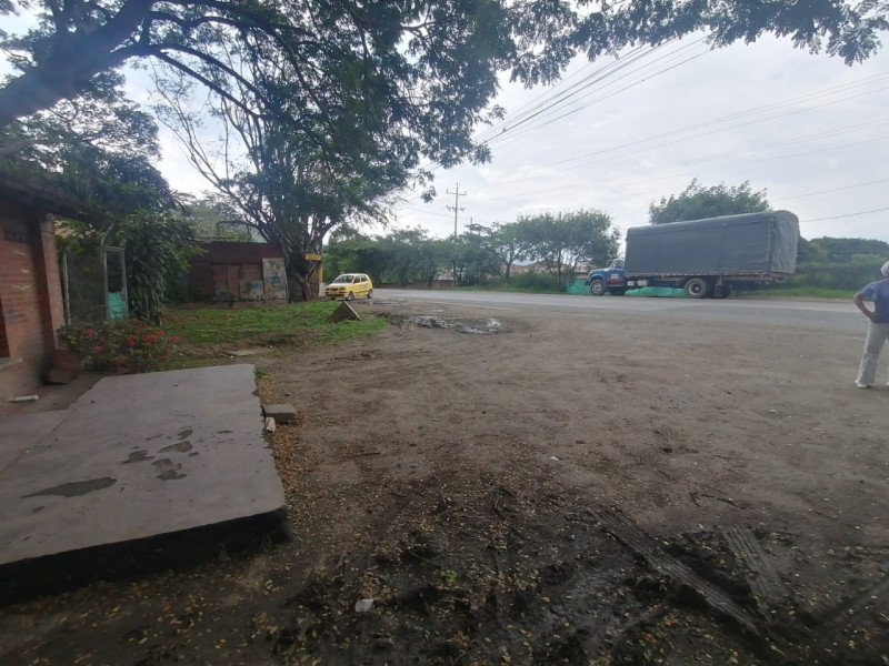 Local En Arriendo - Guacanda, Yumbo