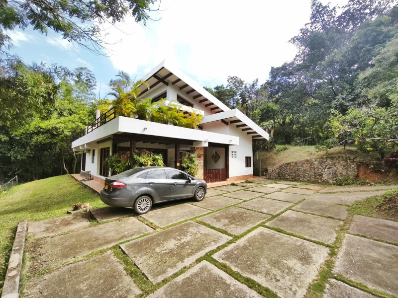 Casa Campestre En Arriendo - Mameyal, Cali