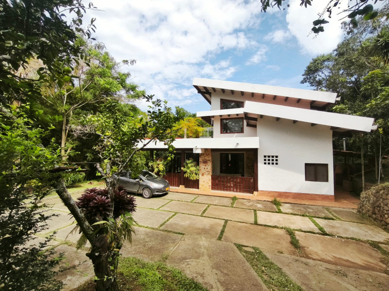 Casa Campestre En Arriendo - Mameyal, Cali
