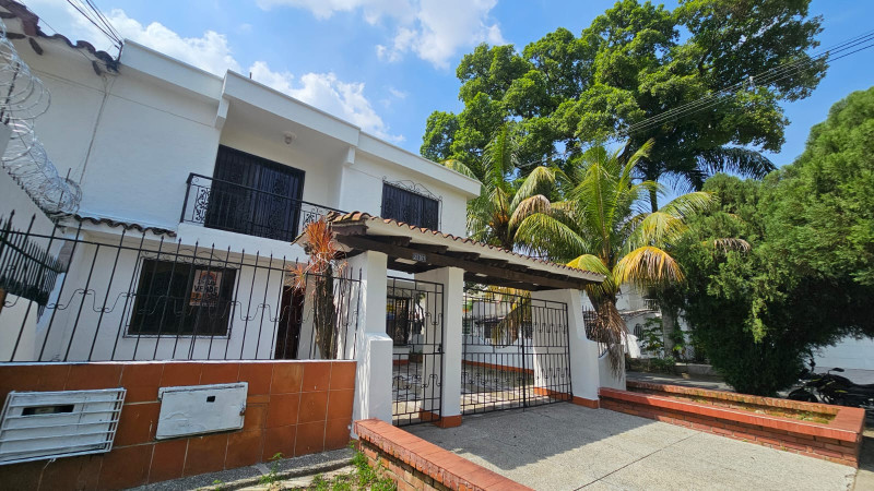 Casa En Arriendo - El Refugio, Cali