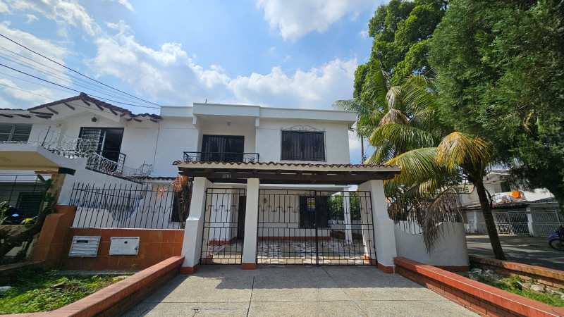 Casa En Arriendo - El Refugio, Cali