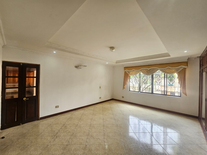 Casa En Arriendo - El Refugio, Cali