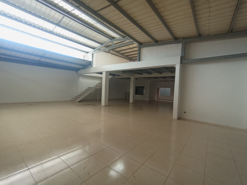 Bodega En Arriendo - Junín, Cali
