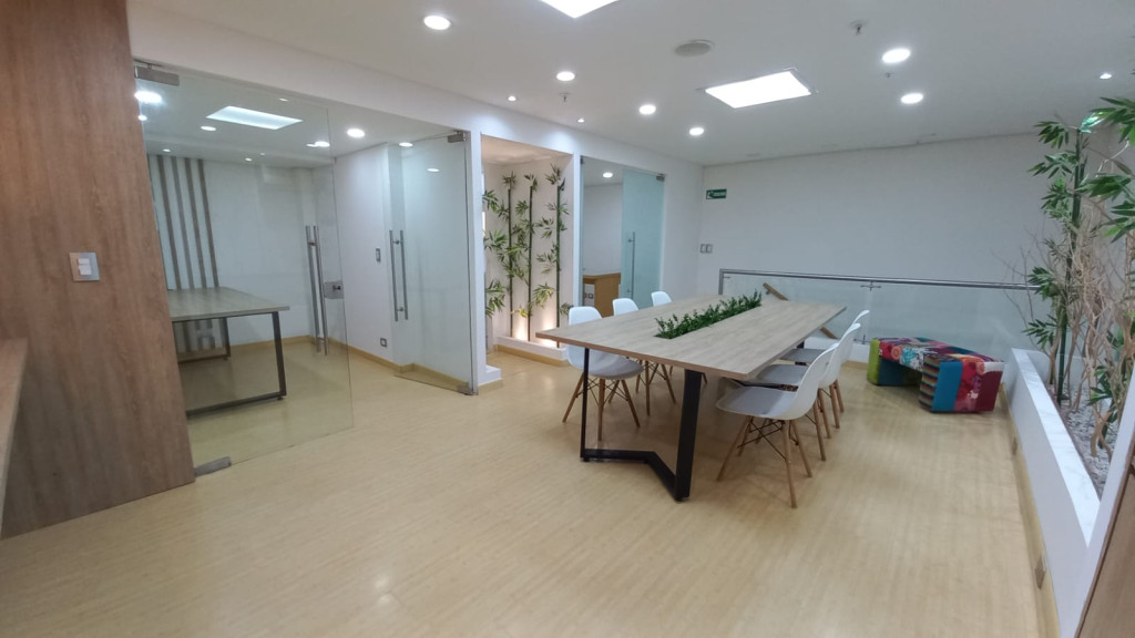 Oficina En Arriendo - Ciudad Jardín, Cali