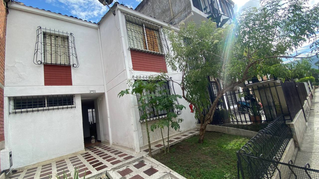 Casa En Venta - Ciudad Los Alamos, Cali
