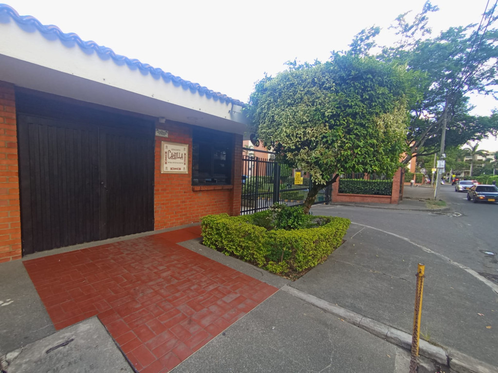 Apartamento En Arriendo - Urbanización La Flora, Cali