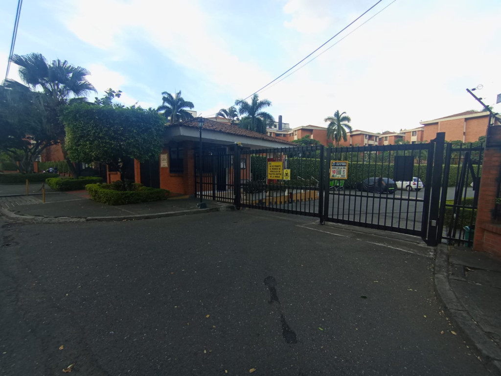 Apartamento En Arriendo - Urbanización La Flora, Cali