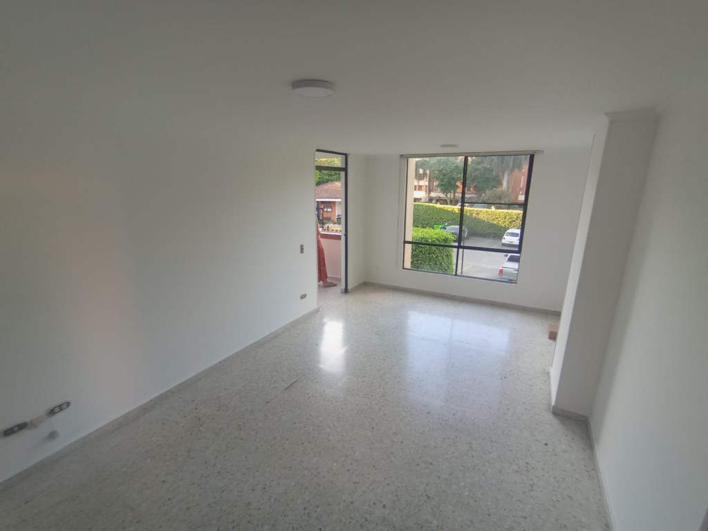 Apartamento En Arriendo - Urbanización La Flora, Cali