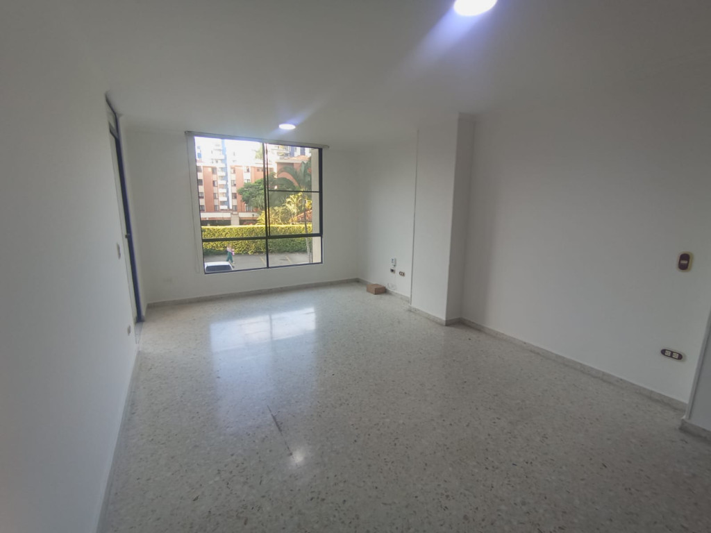 Apartamento En Arriendo - Urbanización La Flora, Cali