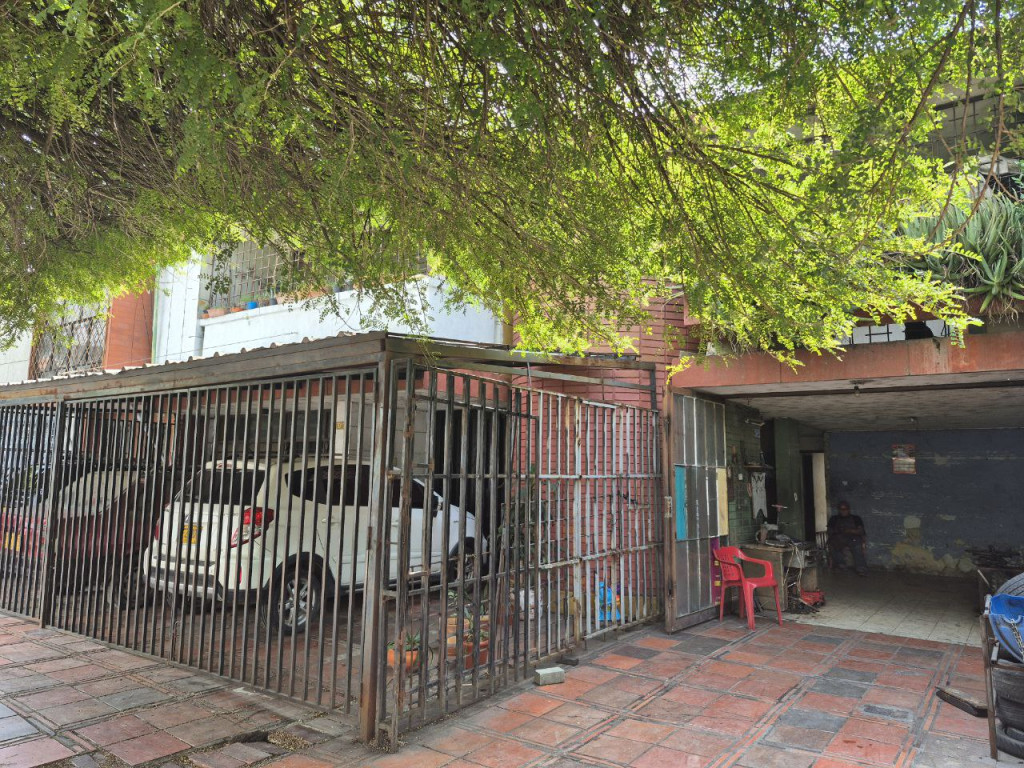 Casa En Venta - Urbanización La Flora, Cali