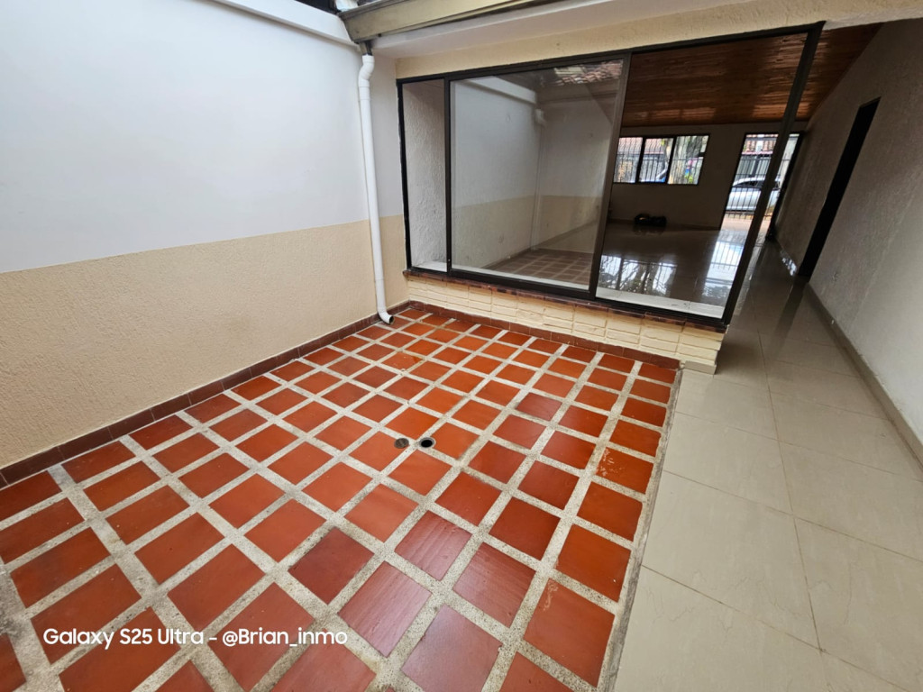 Casa En Arriendo - El Limonar, Cali