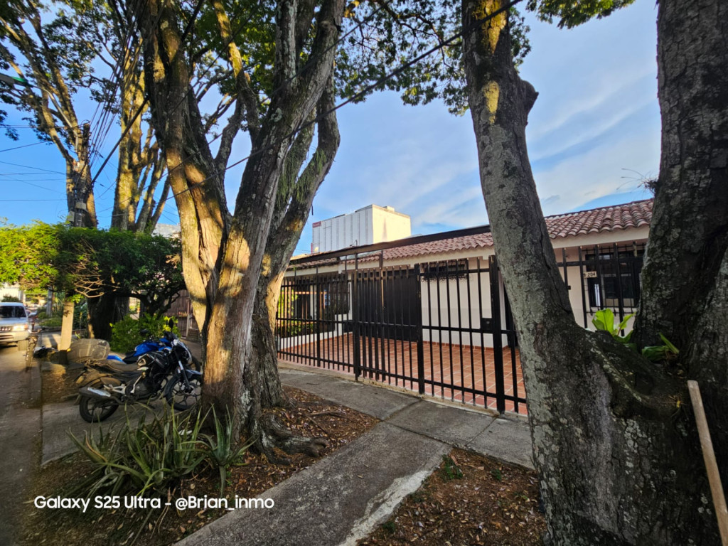 Casa En Arriendo - El Limonar, Cali