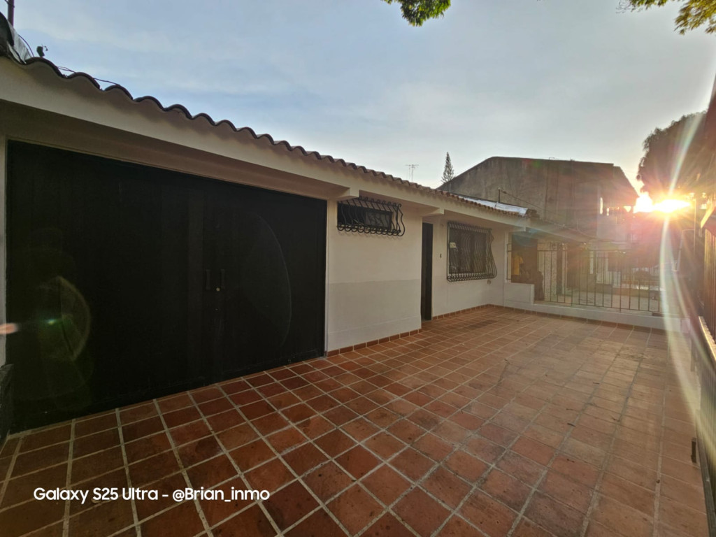 Casa En Arriendo - El Limonar, Cali