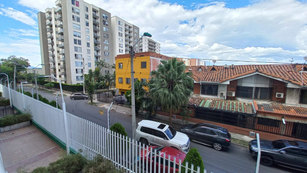 Apartamento En Arriendo - Urbanización La Flora, Cali