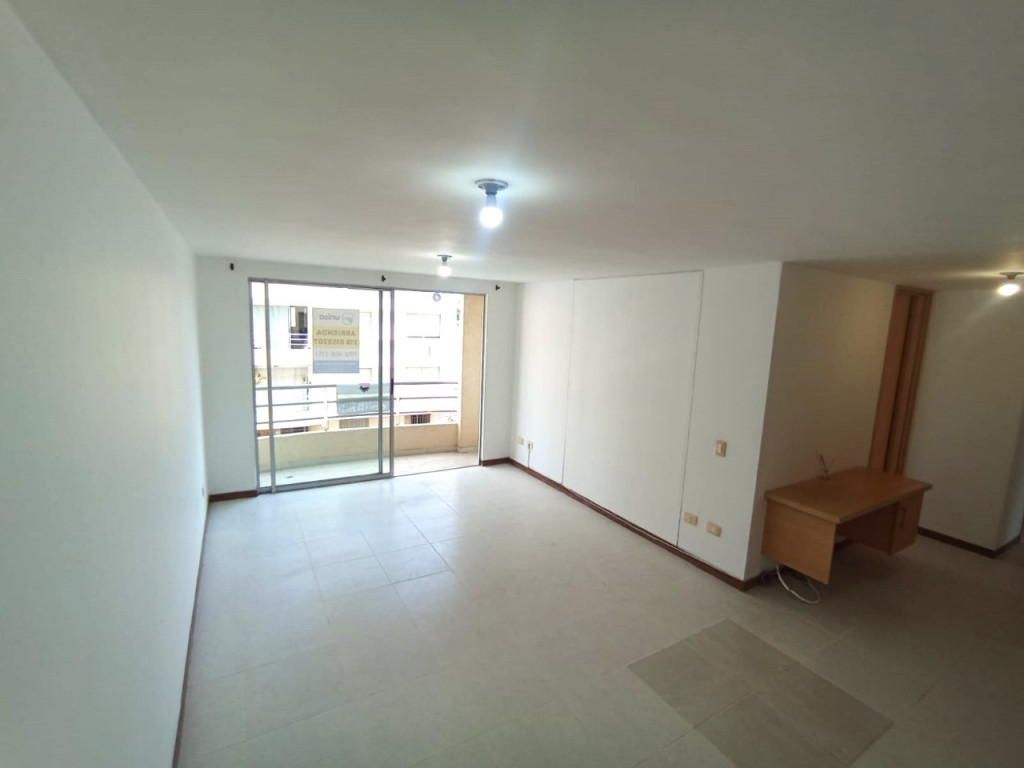 Apartamento En Arriendo - Urbanización La Flora, Cali