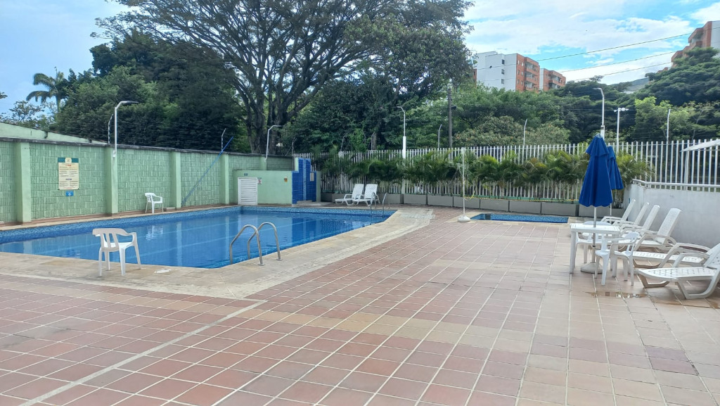 Apartamento En Venta - Urbanización La Flora, Cali