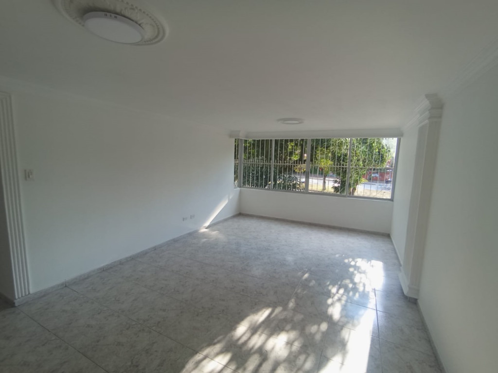 Apartamento En Arriendo - El Limonar, Cali