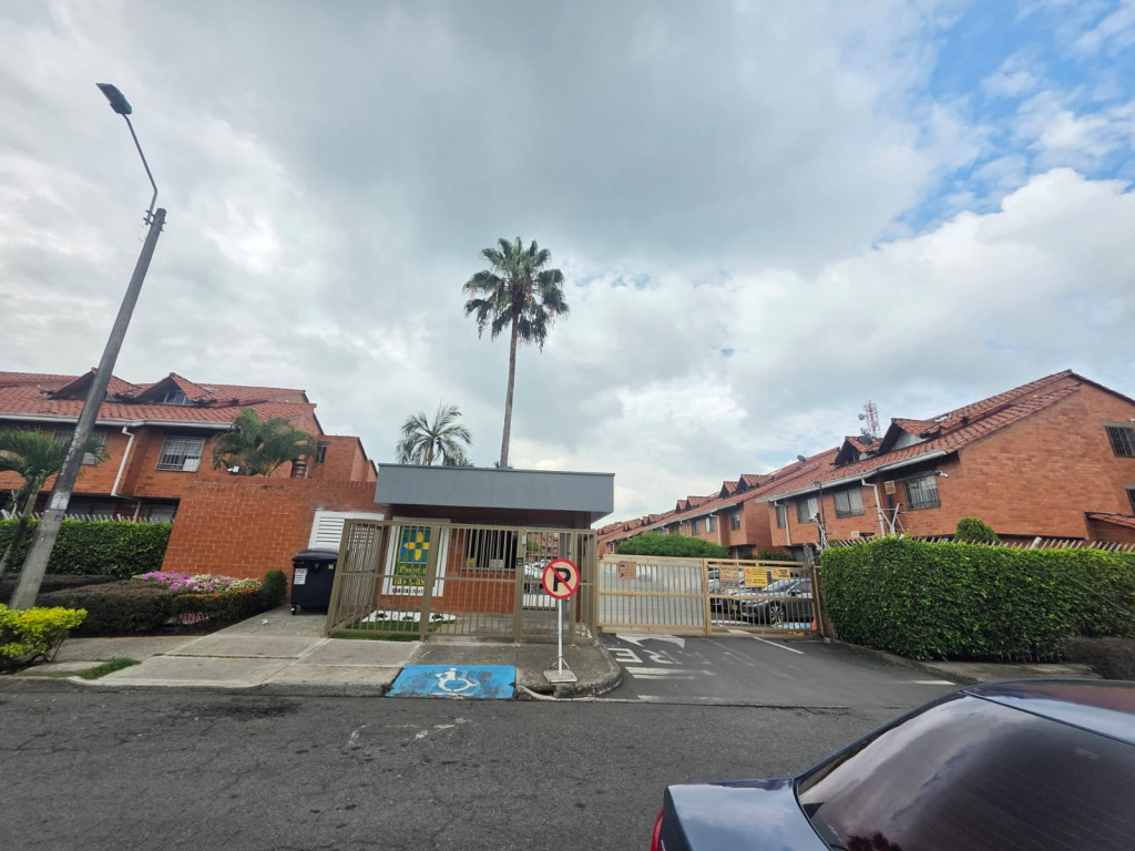 Casa En Arriendo - Prados Del Limonar, Cali