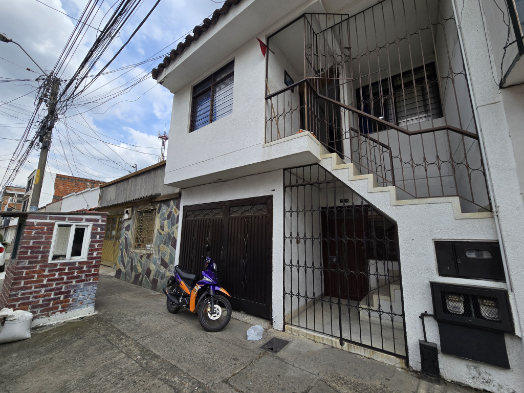 Casa En Venta - Junín, Cali