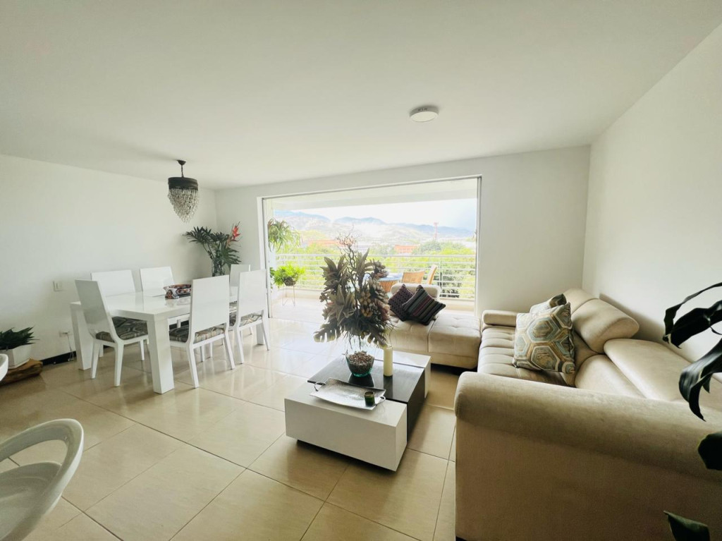 Apartamento En Arriendo - Urbanización La Flora, Cali