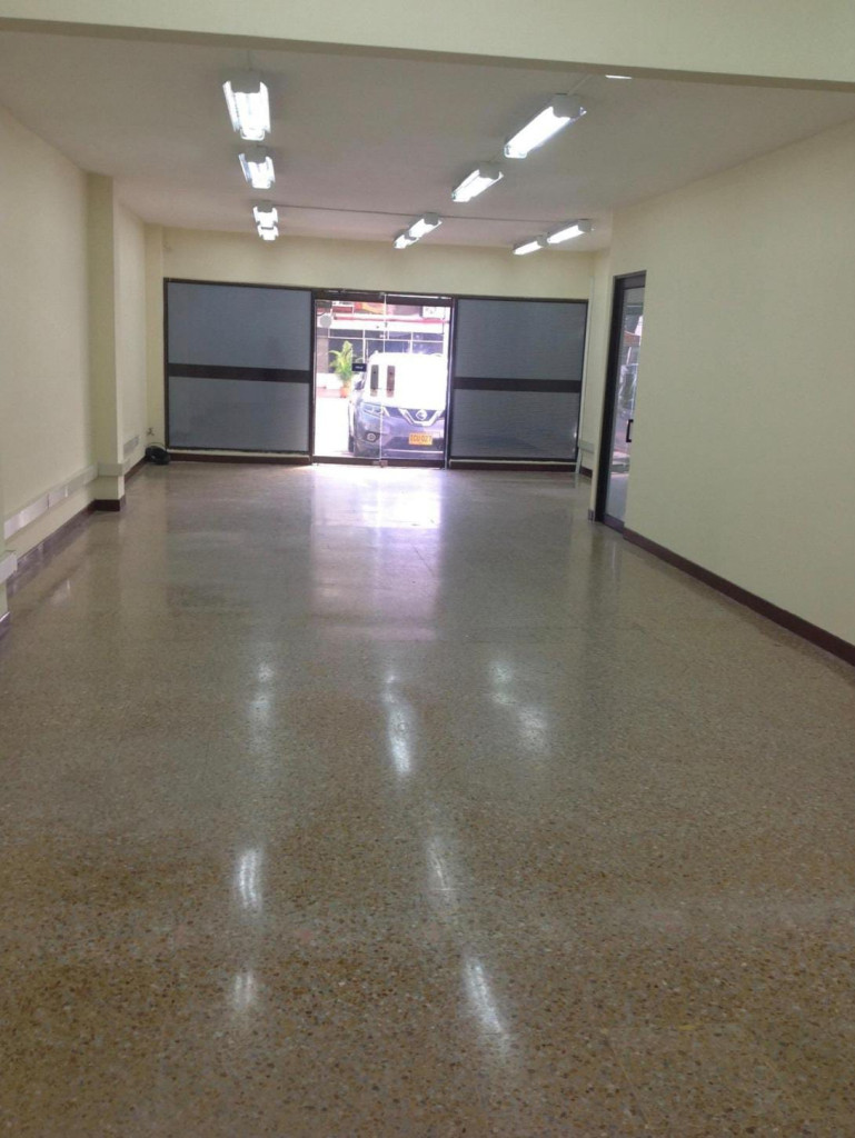 Local En Arriendo - Champagñat, Cali