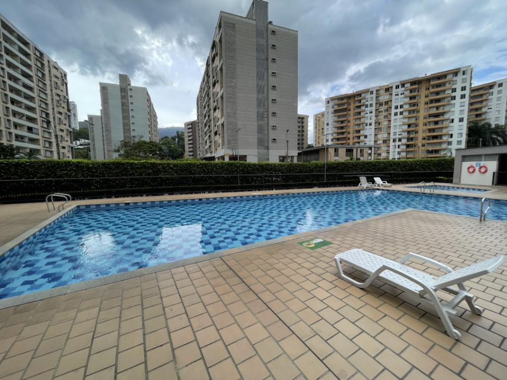 Apartamento En Arriendo - Urbanización La Flora, Cali