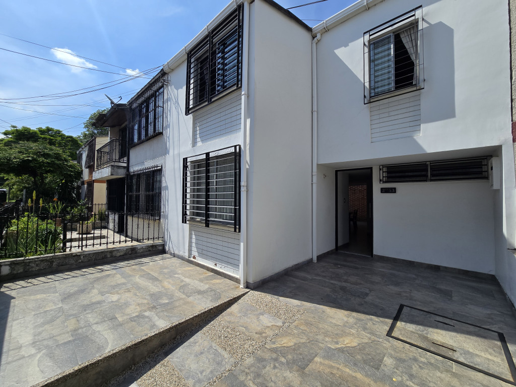 Casa En Venta - Ciudad Los Alamos, Cali