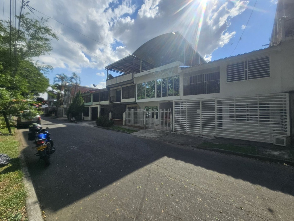 Casa En Arriendo - Ciudad 2000, Cali