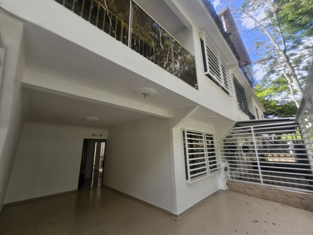 Casa En Arriendo - Ciudad 2000, Cali