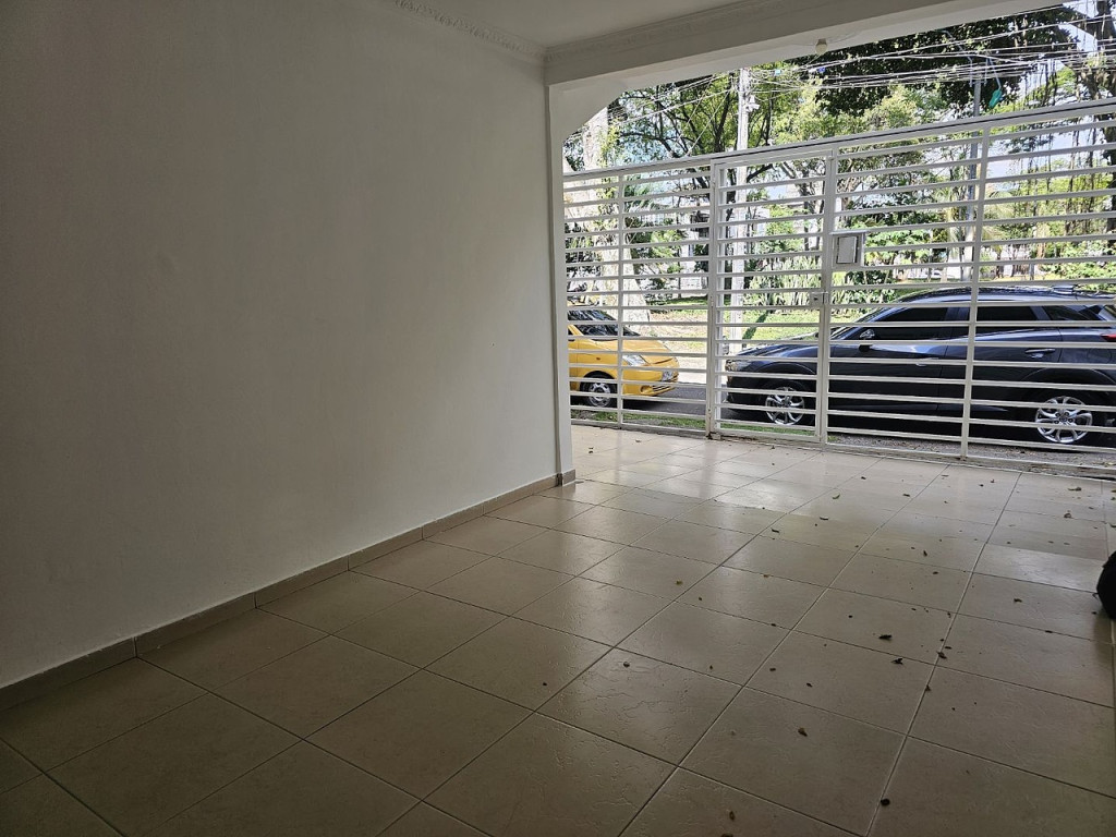 Casa En Arriendo - Ciudad 2000, Cali