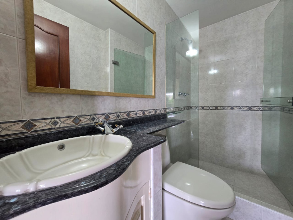 Apartamento En Arriendo - Urbanización La Flora, Cali