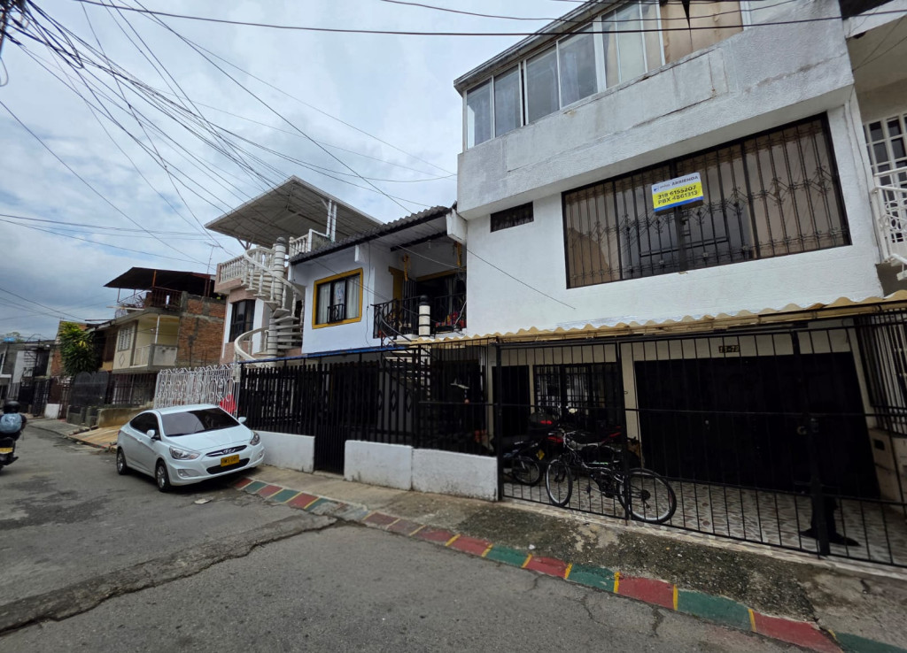 CASA Cra 40A # 16-79 2Do PISO BRR EL GUABAL, El Guabal, Cali