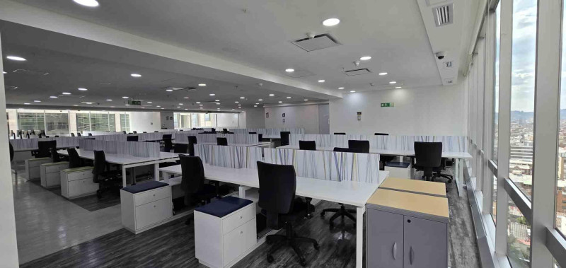 Oficina En Arriendo - Santa Barbara, Bogotá