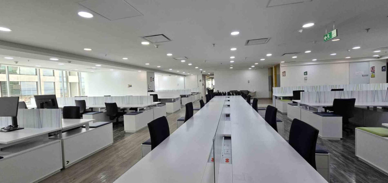 Oficina En Arriendo - Santa Barbara, Bogotá