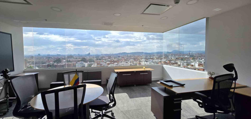 Oficina En Arriendo - Santa Barbara, Bogotá