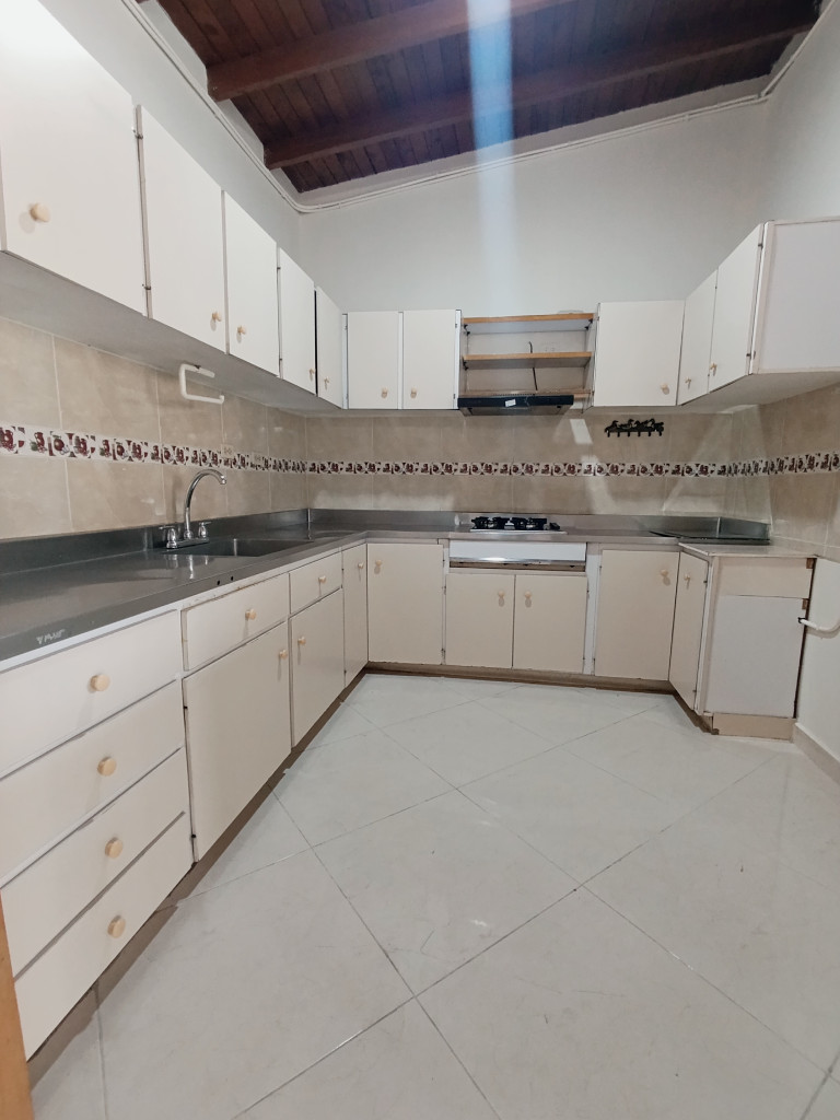APARTAMENTO CR 69 04 30 TERCER PISO, San Joaquín, Medellín en San Joaquin Medellin