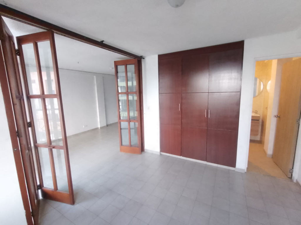 APARTAMENTO Calle 8A # 39 - 70 Edificio Cádiz apto 401, Los Cambulos, Cali
