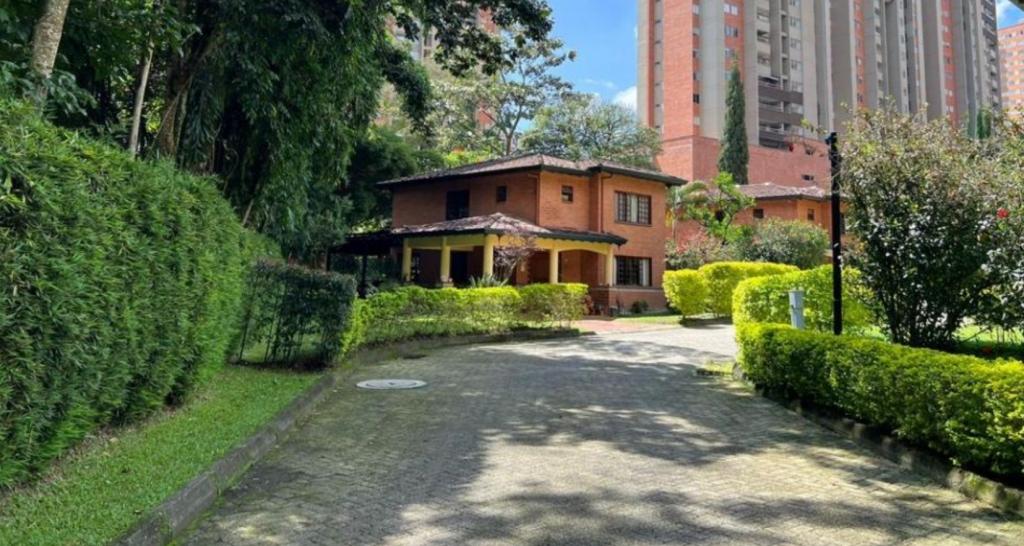 Foto Casa en Venta en Sur, Sabaneta, Antioquia - $ 1.400.000.000 - doVMAT15114 - BienesOnLine