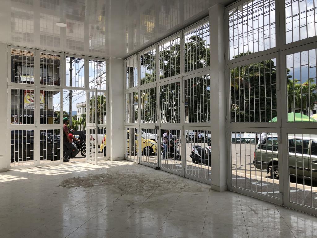 Local En Arriendo - Local 21 Con 3, Ibagué