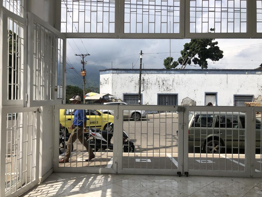Local En Arriendo - Local 21 Con 3, Ibagué