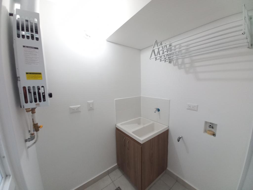 Apartamento En Venta - C.r Bosque De San Ángel Piso 8, Ibagué