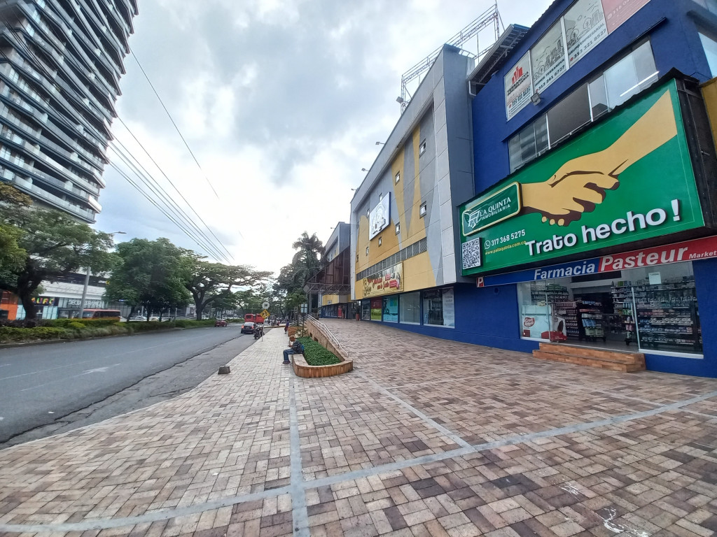 CENTRO COMERCIAL LA QUINTA PISO 1