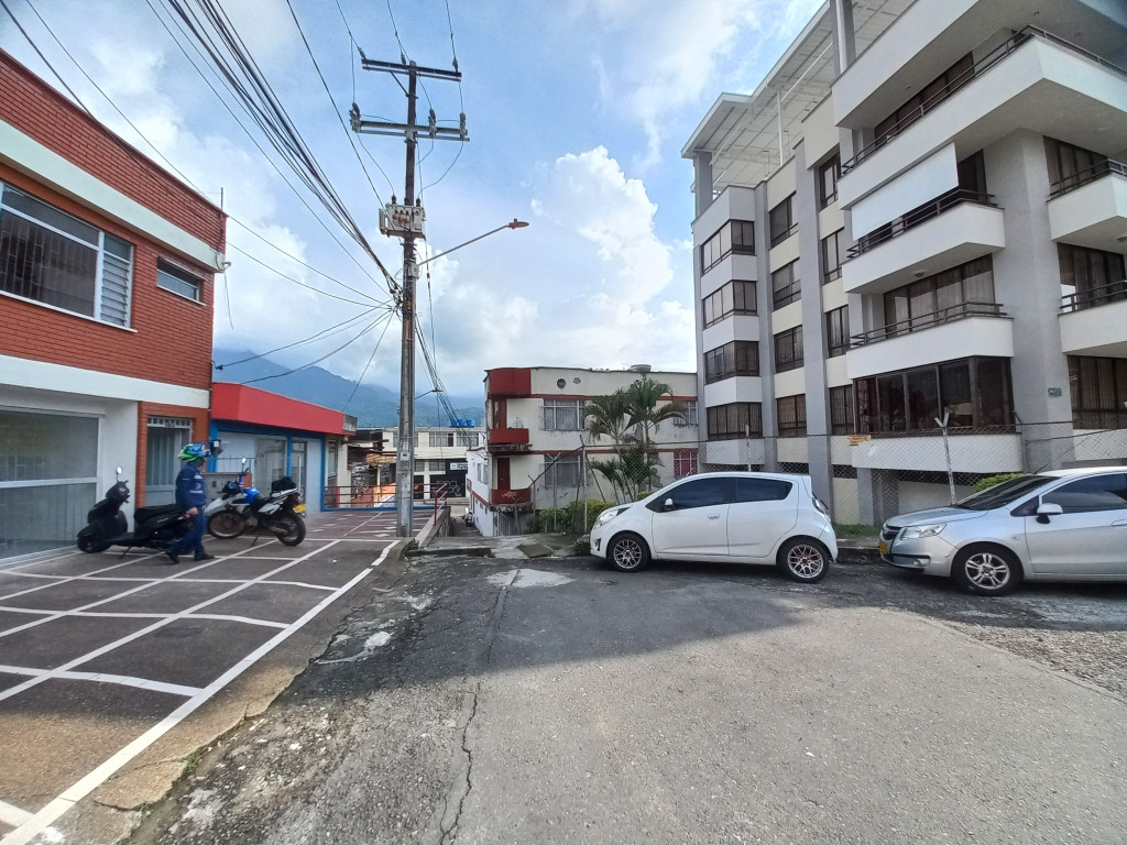 LOCAL  SAN SIMÓN