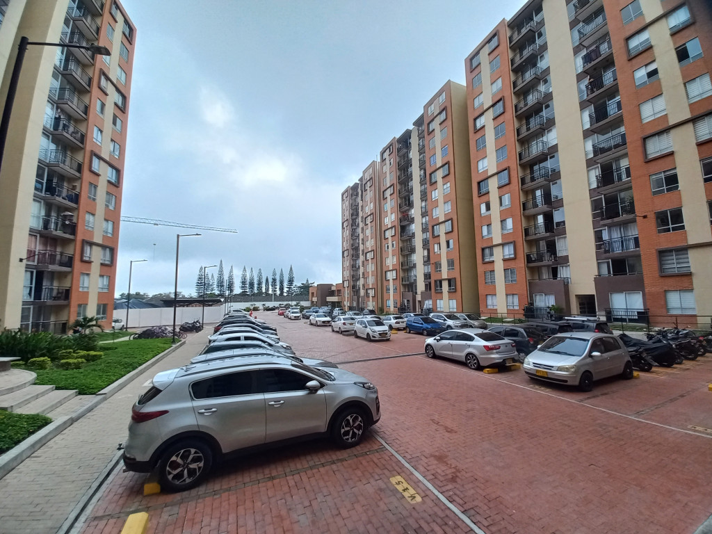 Apartamento En Venta - C. R  Valle Lindo Piso 12, Ibagué