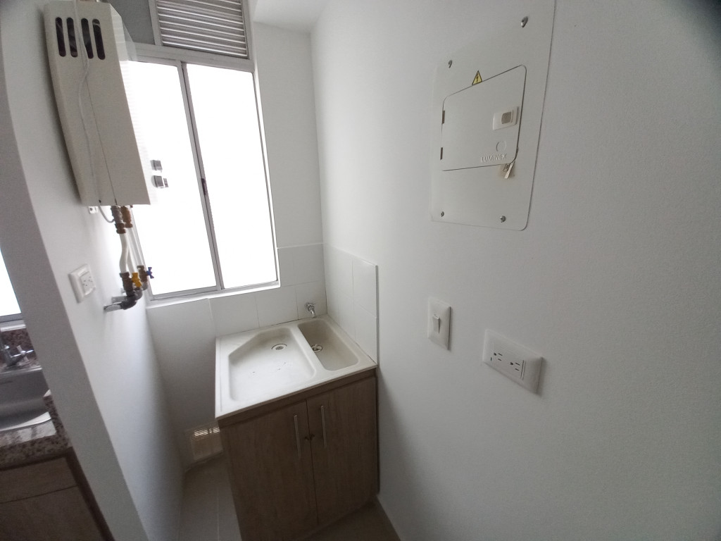 Apartamento En Venta - C.r Malaca Piso 7, Ibagué