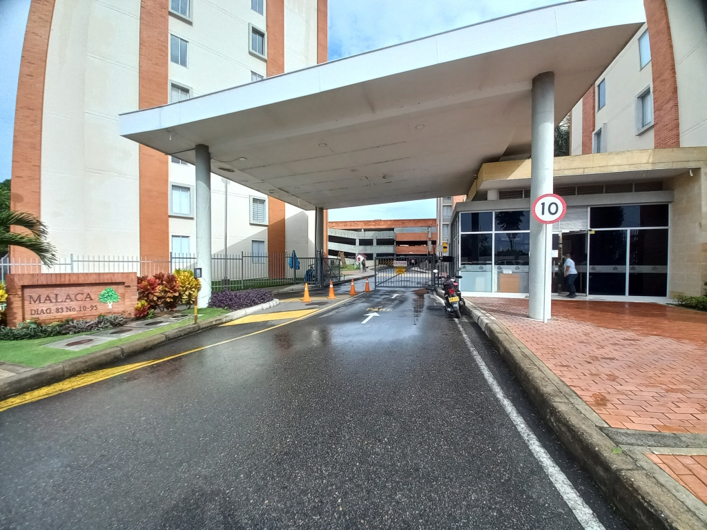 Apartamento En Venta - C.r Malaca Piso 7, Ibagué