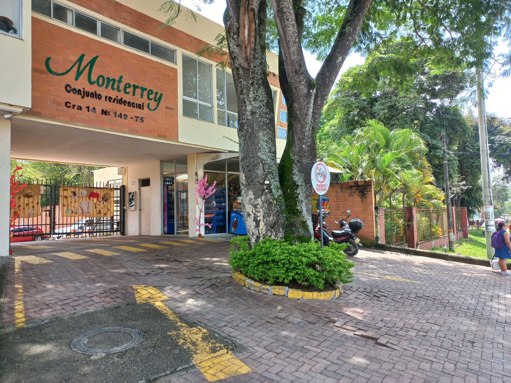 Apartamento En Venta - C.r Monterrey Piso 3 Sin Ascensor, Ibagué
