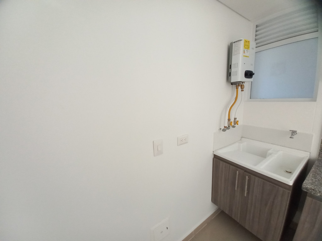 Apartaestudio En Arriendo - C.r Santa Fe De Varsovia Piso 13, Ibagué