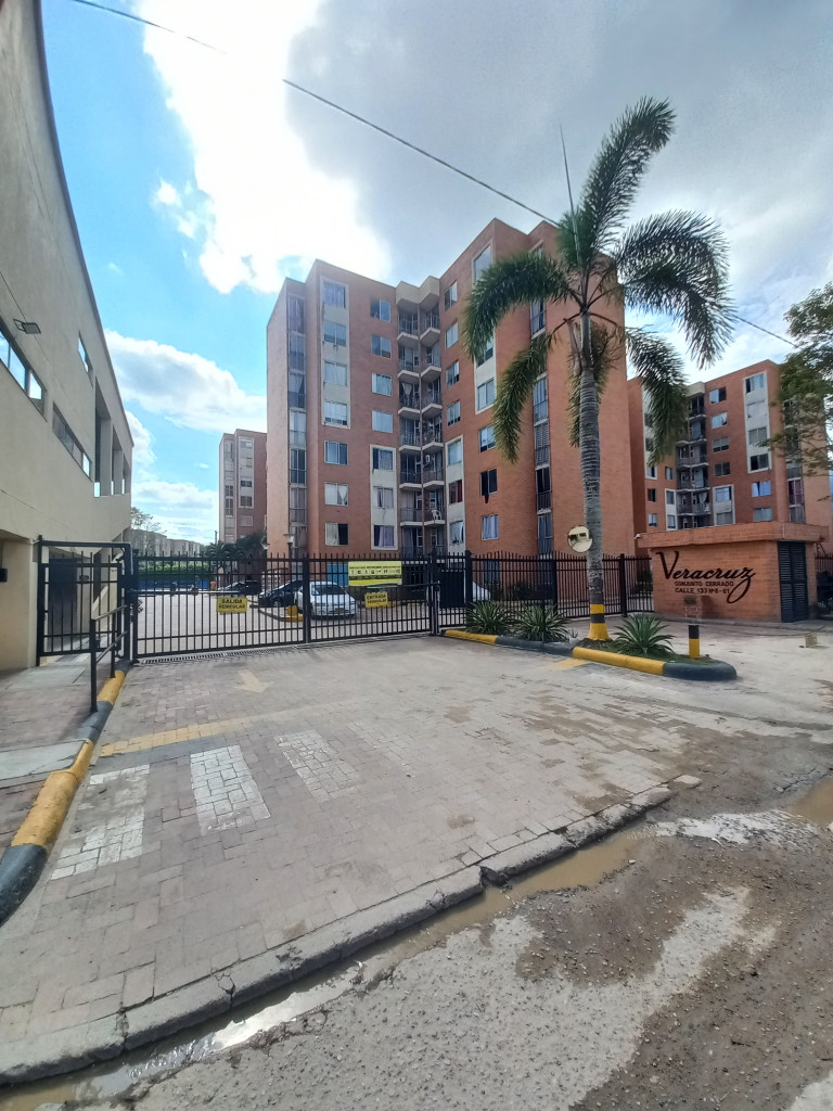 Apartamento en arriendo/venta, código 14340