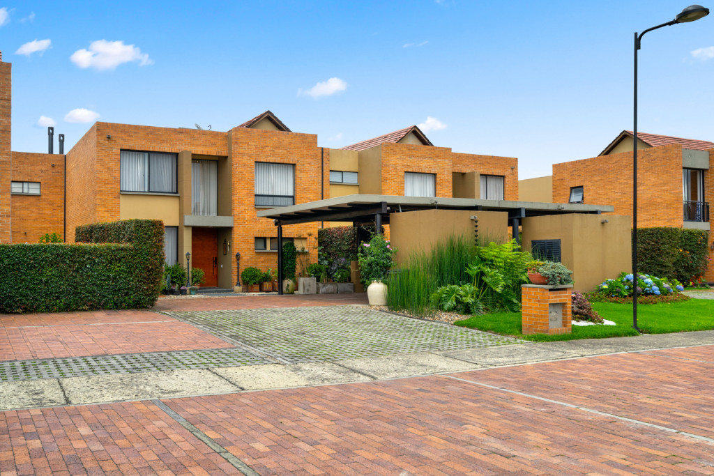 Casa EN VENTA EN Hacienda Fontanar, código: 10251445 - 2